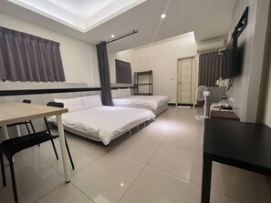Individually furnished, desk, free WiFi, bed sheets - Cast (Taichung)