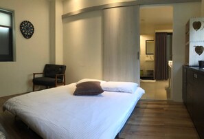 Individually furnished, desk, free WiFi, bed sheets - Cast (Taichung)