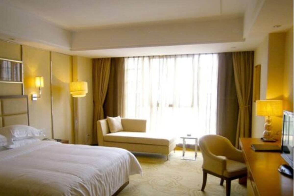Deluxe Double or Twin Room | Desk, blackout drapes, iron/ironing board, free WiFi
