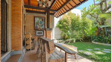 Deluxe Double Room, 1 Queen Bed, Garden View | Garden view