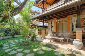 Deluxe Double Room, 1 Queen Bed, Garden View | Garden view - Katang-katang Guest House Bali (Batubulan)