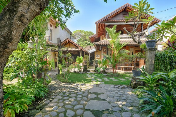 Fachada de la propiedad