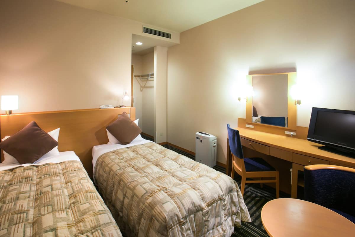 soundproofing, free wifi, bed sheets