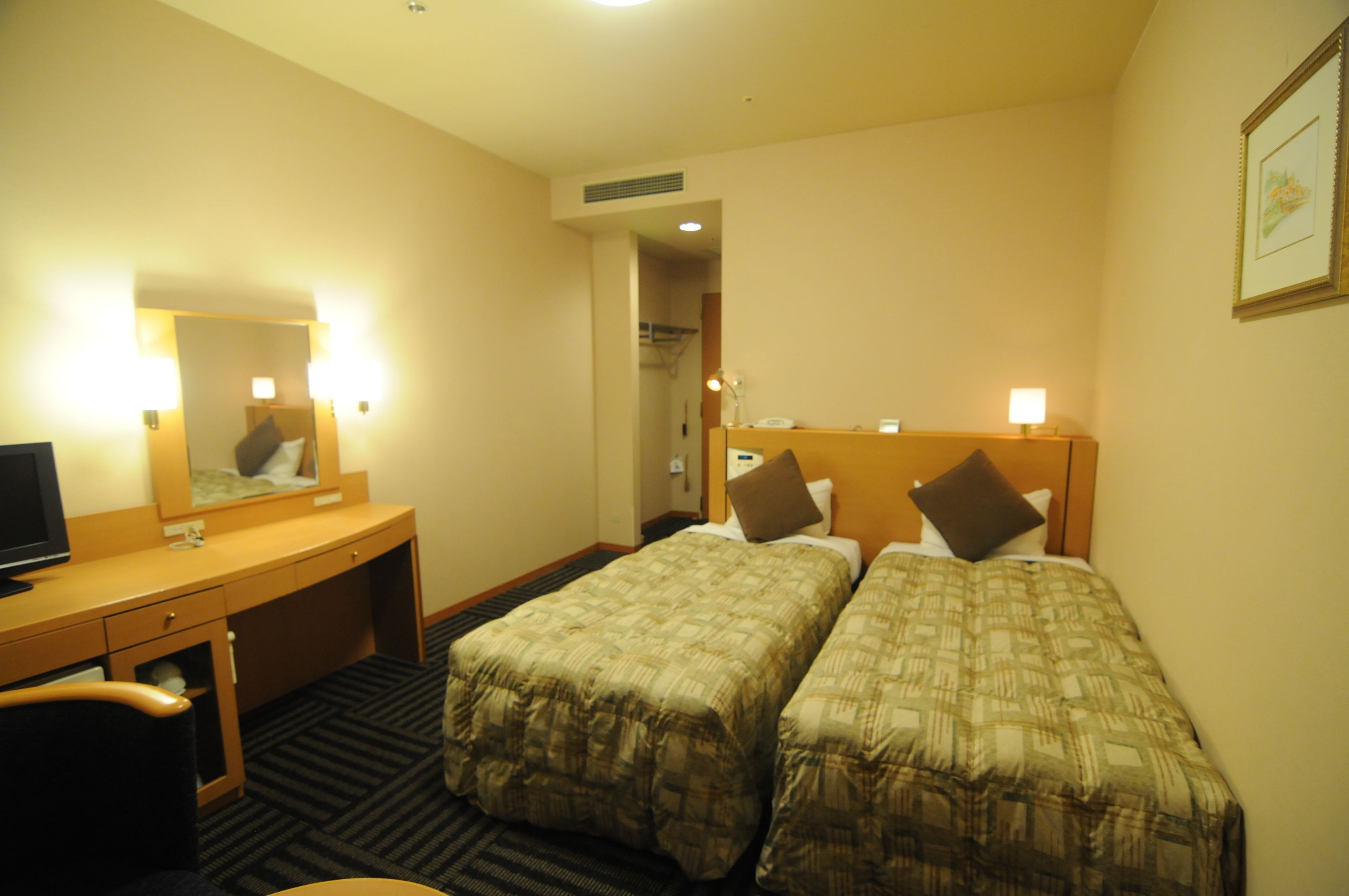 soundproofing, free wifi, bed sheets