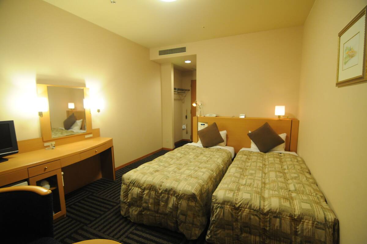 soundproofing, free wifi, bed sheets