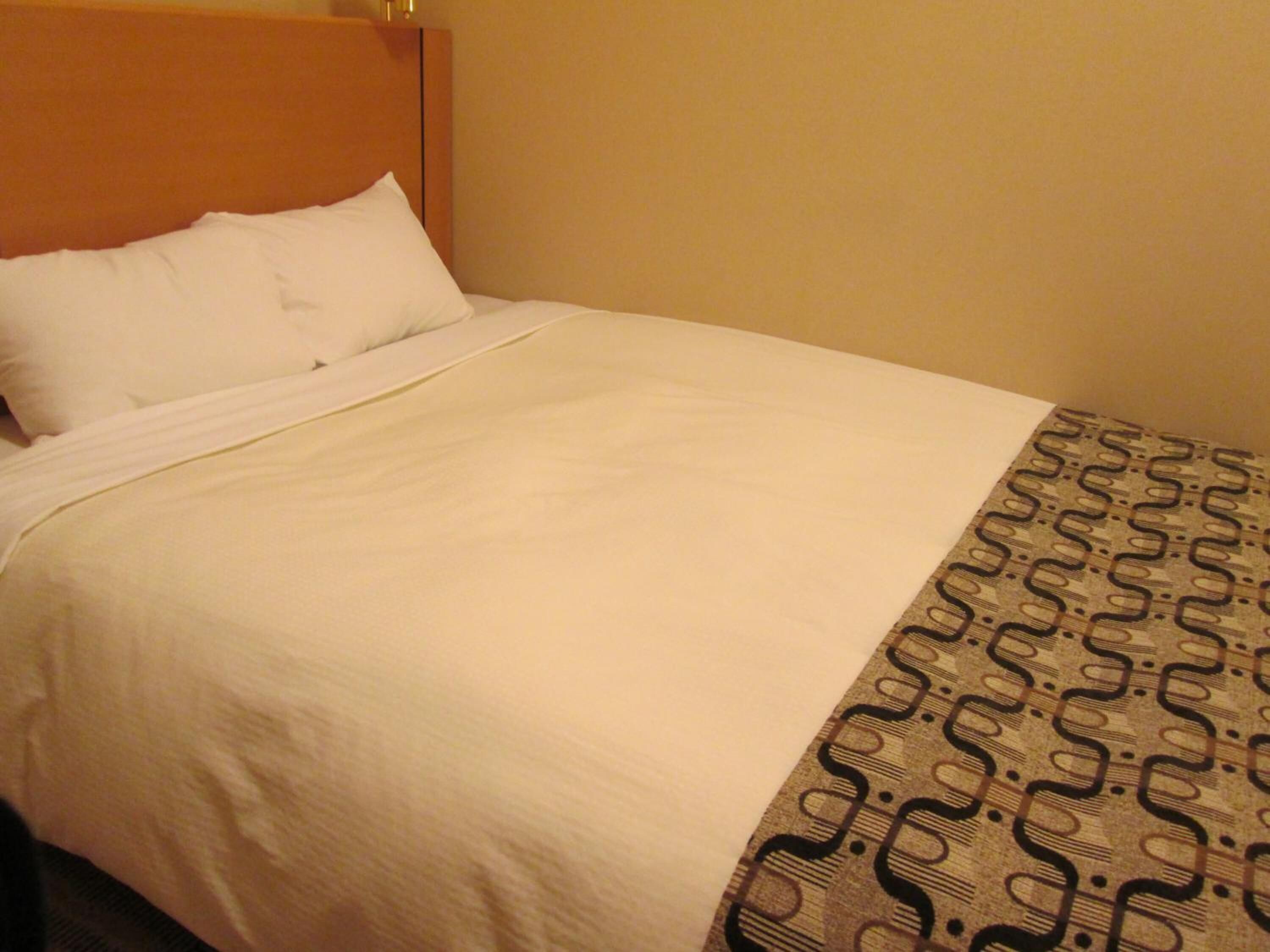 soundproofing, free wifi, bed sheets