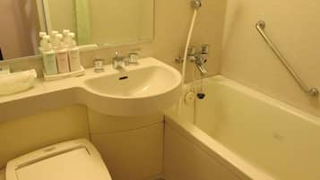 Combined shower/bathtub, free toiletries, hair dryer, slippers