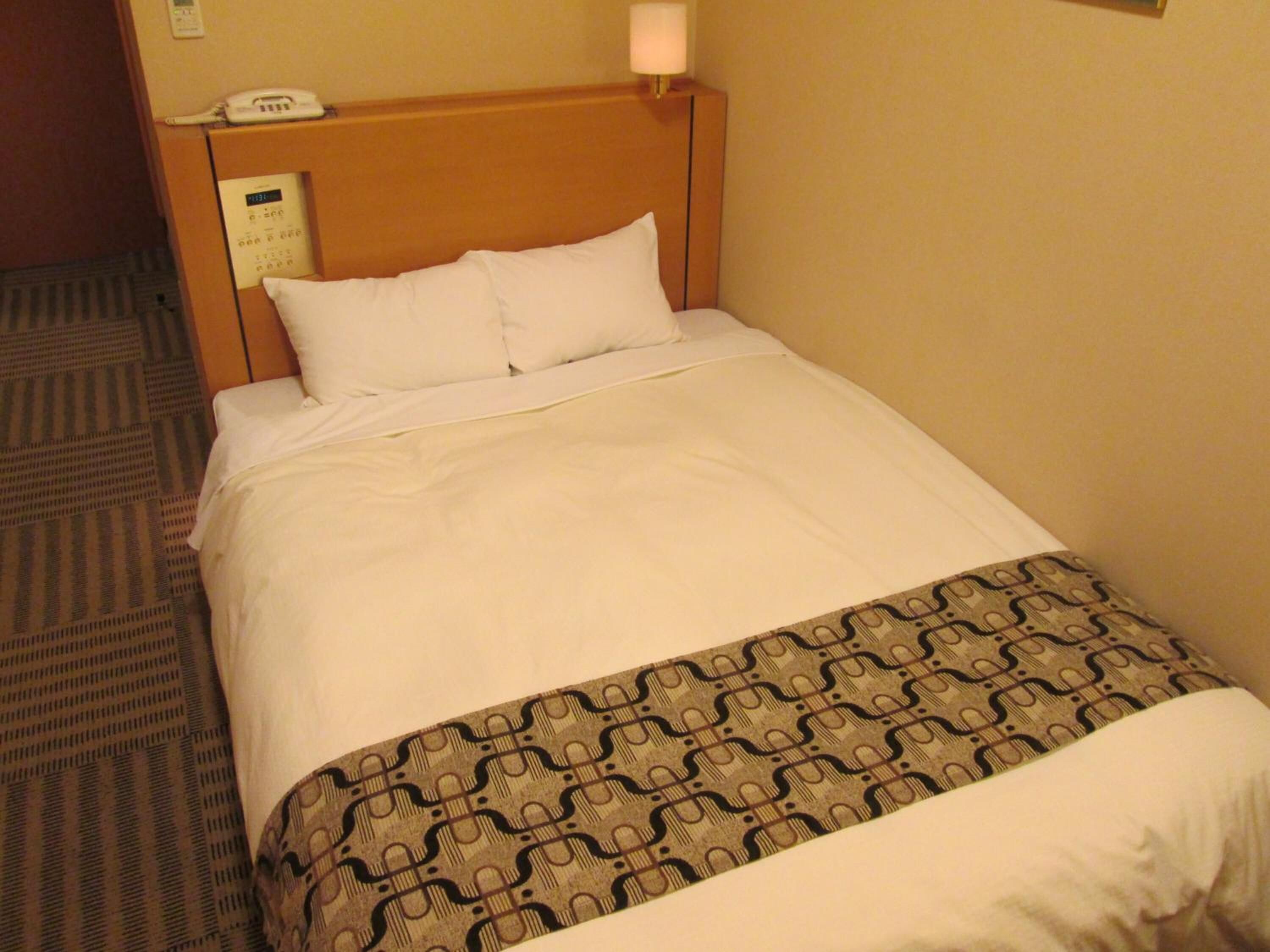 soundproofing, free wifi, bed sheets