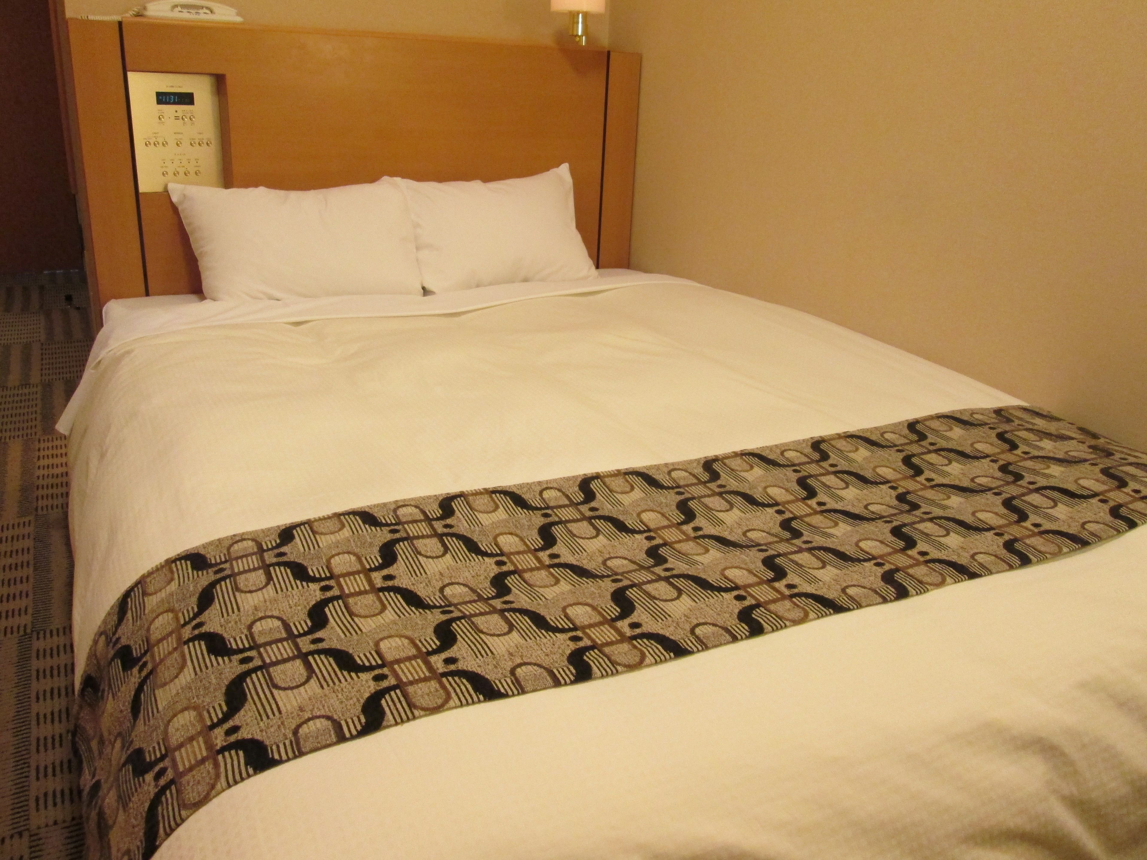 soundproofing, free wifi, bed sheets