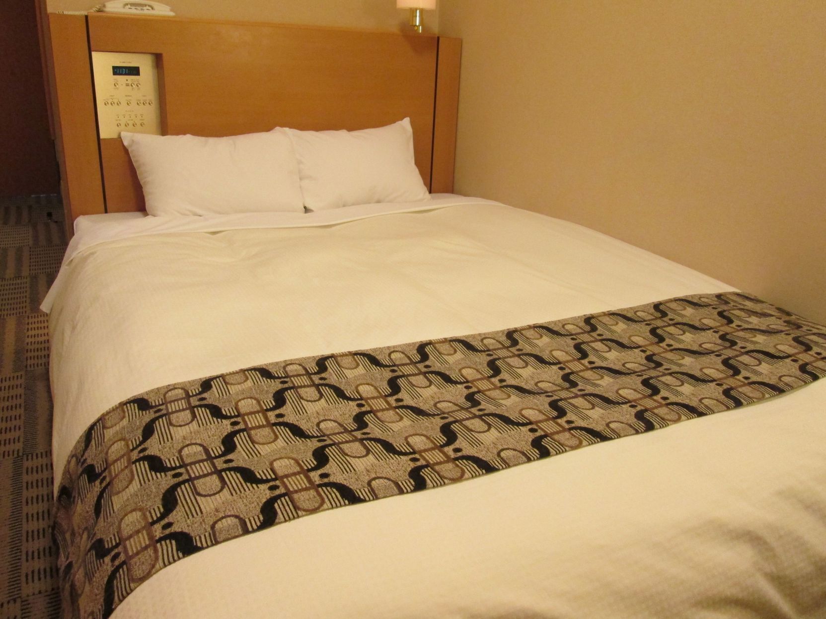 Schallisolierte Zimmer, kostenloses WLAN, Bettwäsche