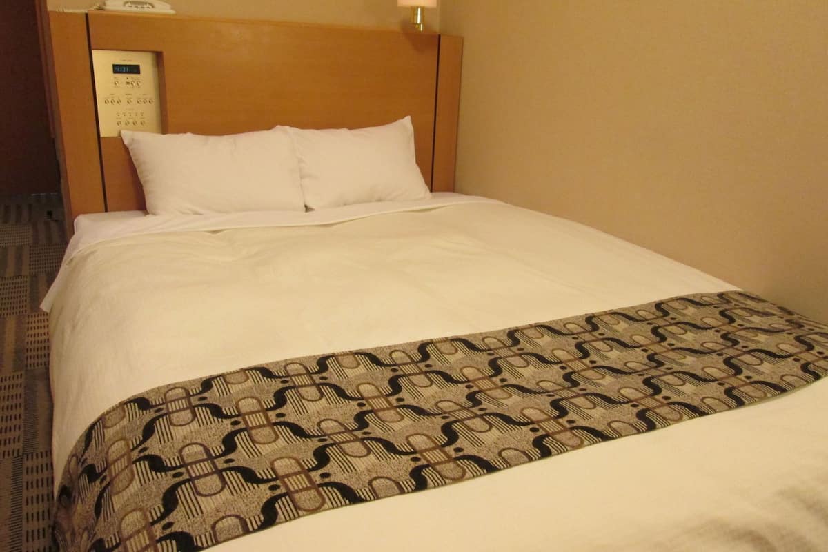 Schallisolierte Zimmer, kostenloses WLAN, Bettwäsche