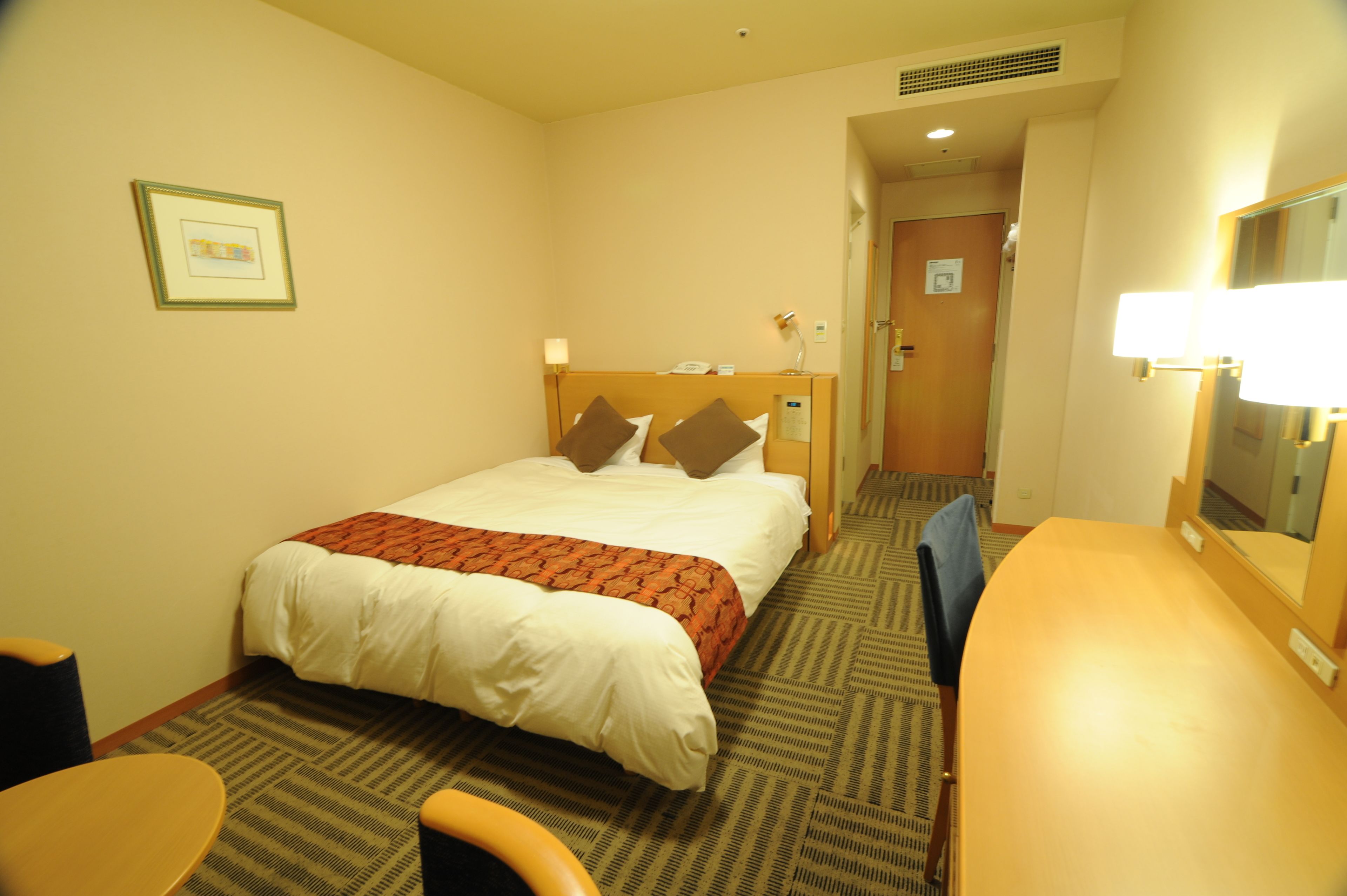 soundproofing, free wifi, bed sheets