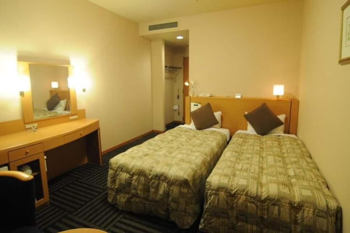 Soundproofing, free WiFi, bed sheets