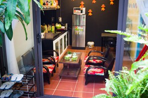 Signature House, 2 Bedrooms, Balcony, Courtyard Area | Living area