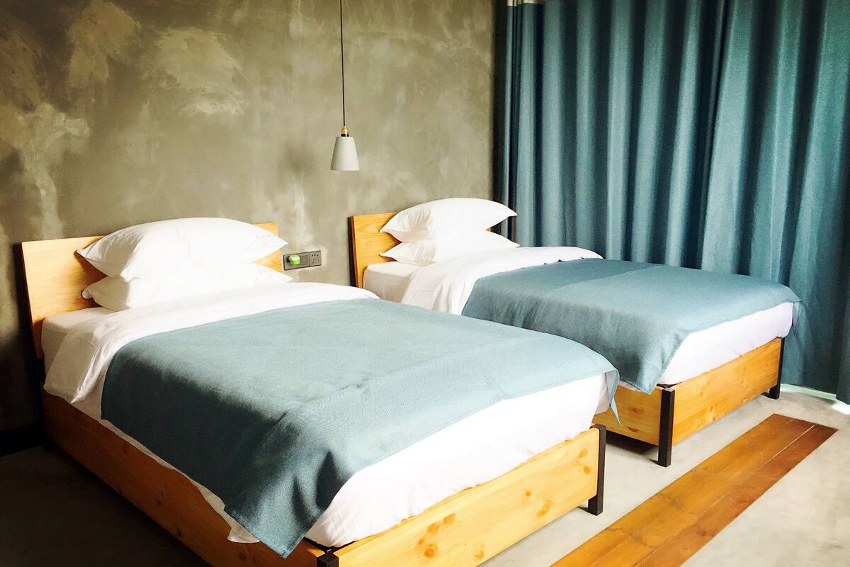 Blackout curtains, free WiFi, bed sheets