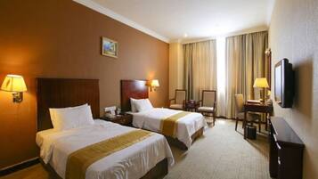 Standard Twin Room | In-room safe, desk, blackout drapes, bed sheets