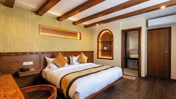 Heritage Room | Egyptian cotton sheets, premium bedding, down comforters, in-room safe