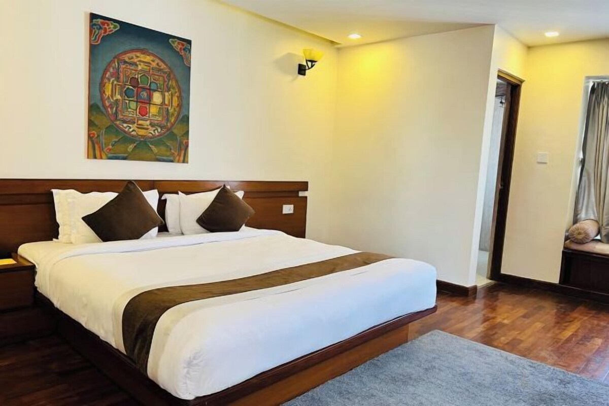 Egyptian cotton sheets, premium bedding, down duvets, in-room safe