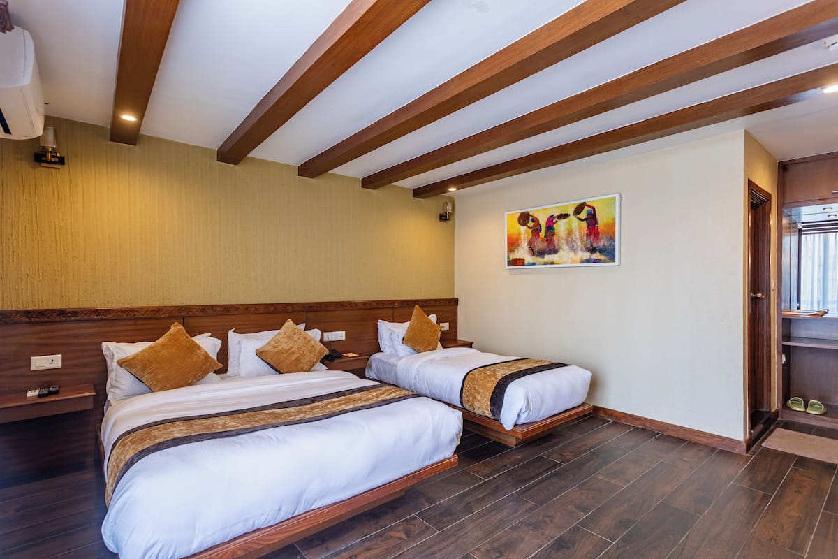 Family Room, 1 Bedroom, Non Smoking, City View