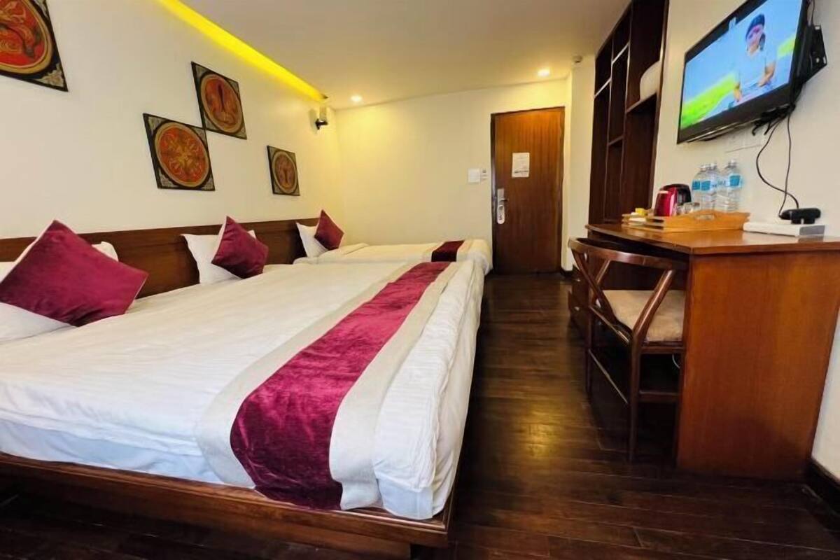 Egyptian cotton sheets, premium bedding, down duvets, in-room safe