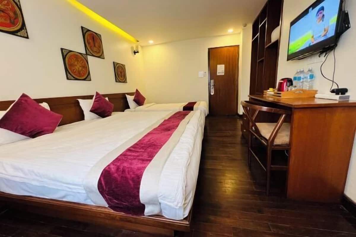 1 bedroom, Egyptian cotton sheets, premium bedding, down duvets