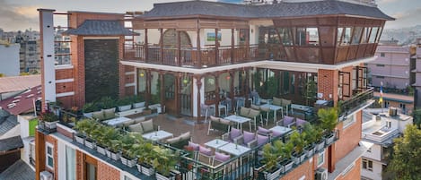 供應早餐、午餐、晚餐;美國菜