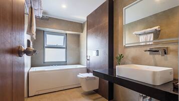 Junior Suite, 1 King Bed, Non Smoking, Bathtub | Bathroom | Designer toiletries, hair dryer, bathrobes, slippers