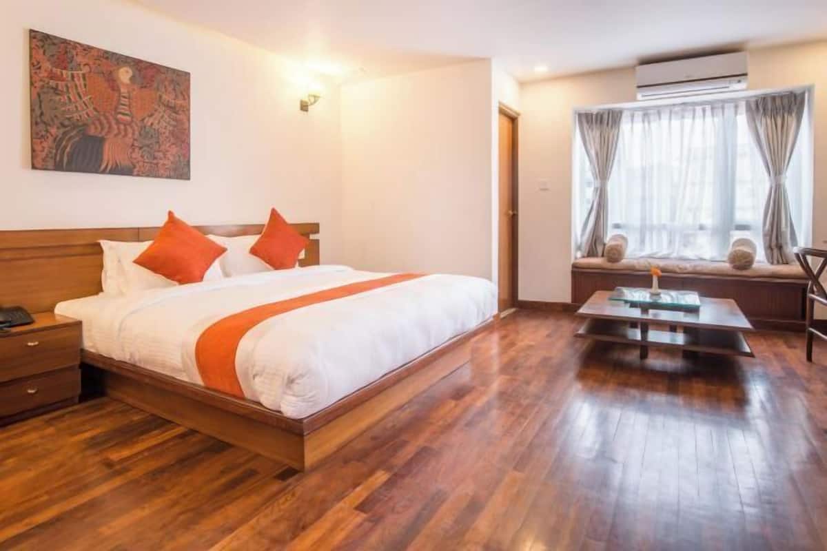 1 bedroom, Egyptian cotton sheets, premium bedding, down duvets