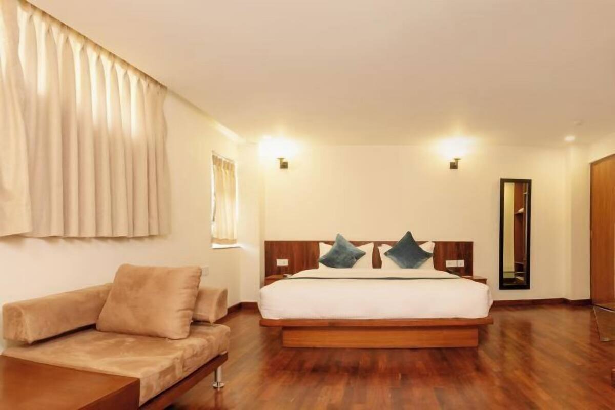 Egyptian cotton sheets, premium bedding, down duvets, in-room safe