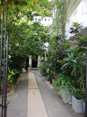 View from property - Unawatuna Beach Bunglow (Unawatuna)