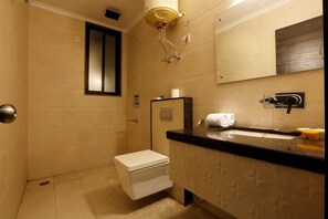 Habitación Deluxe doble, 1 cama doble, no fumadores | Baño | Ducha