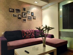 Schreibtisch, Verdunkelungsvorhänge, kostenloses WLAN