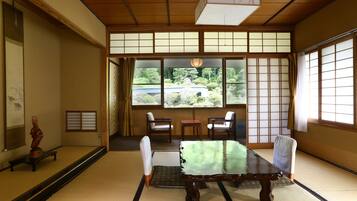 Caja de seguridad en la habitación y decoración personalizada