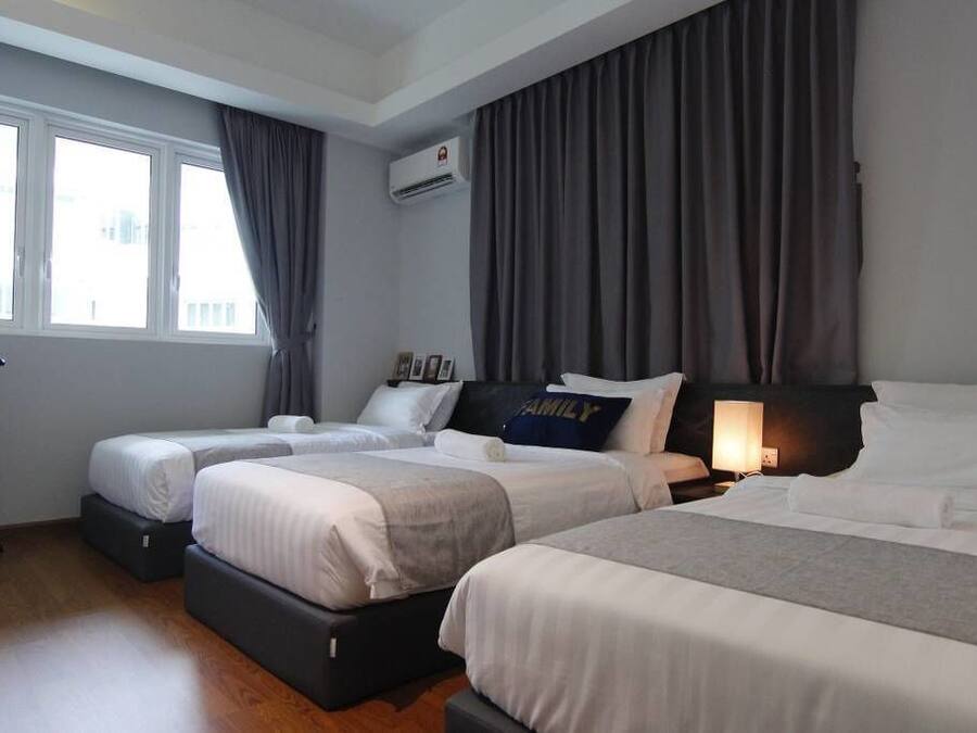 Deluxe Condo, Berbilang Katil, Non Smoking | 3 bilik tidur, peralatan tempat tidur premium, dihias secara berasingan