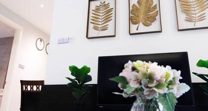 Sabah Luxury Cozy Family Suite