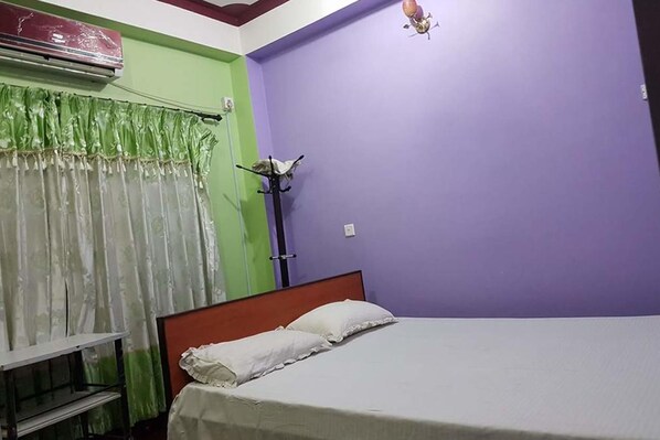 1 bedroom, in-room safe, desk, free WiFi