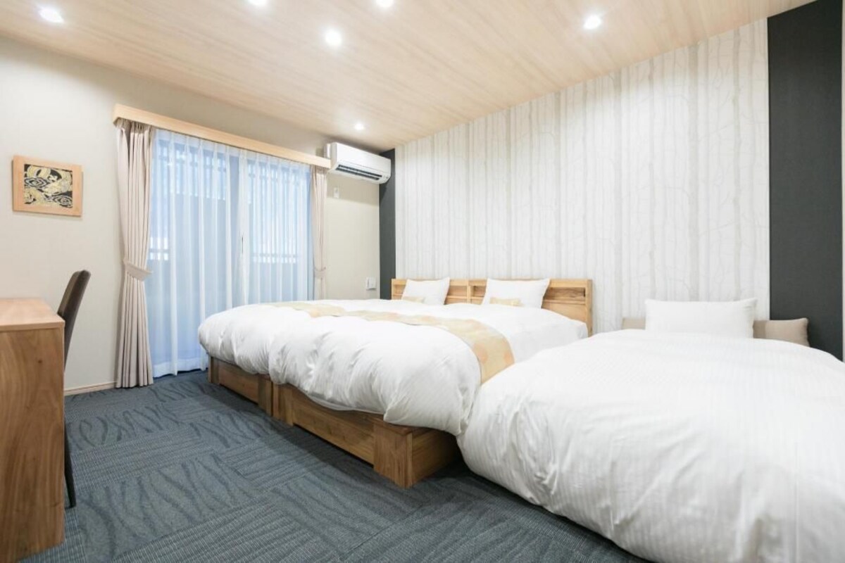 Desk, laptop workspace, WiFi (free), bed sheets