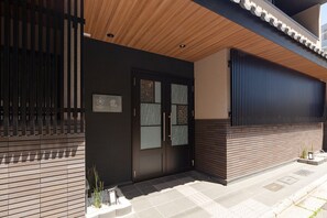 Entrée de l’hébergement