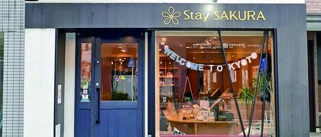 Check-in/check-out kiosk