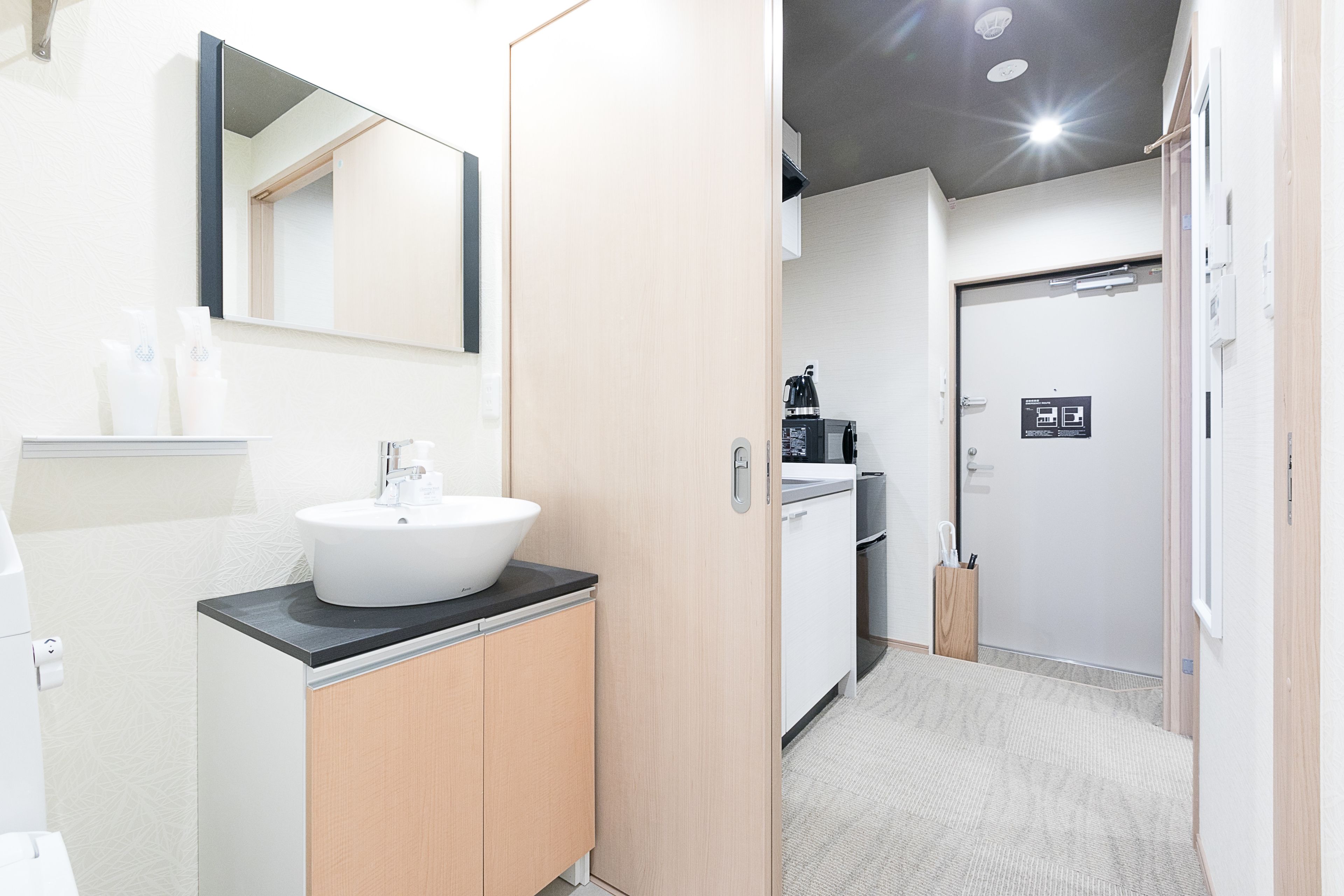 superior twin room | bathroom | combined shower/bathtub, free toiletries, hair dryer, slippers