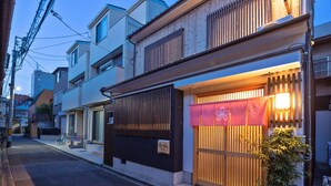 A traditional Japanese building with a wooden gate and a signboard. - Stay SAKURA Kyoto To-ji Machiya (Kyoto)