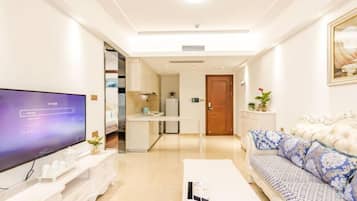 Suite Deluxe, 2 chambres | Aire de séjour | Téléviseur