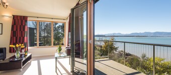 Applewood - The Waimea Suite - luxury accommodation with amazing estuary views 