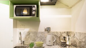 Apartamento, 1 quarto, para não fumantes | Cozinha americana privada | Máquina de café expresso, cafeteira/chaleira, geladeira, micro-ondas