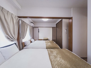 Deluxe Condo | Desk, laptop workspace, blackout drapes, soundproofing - Comfort Plus (Chatan)