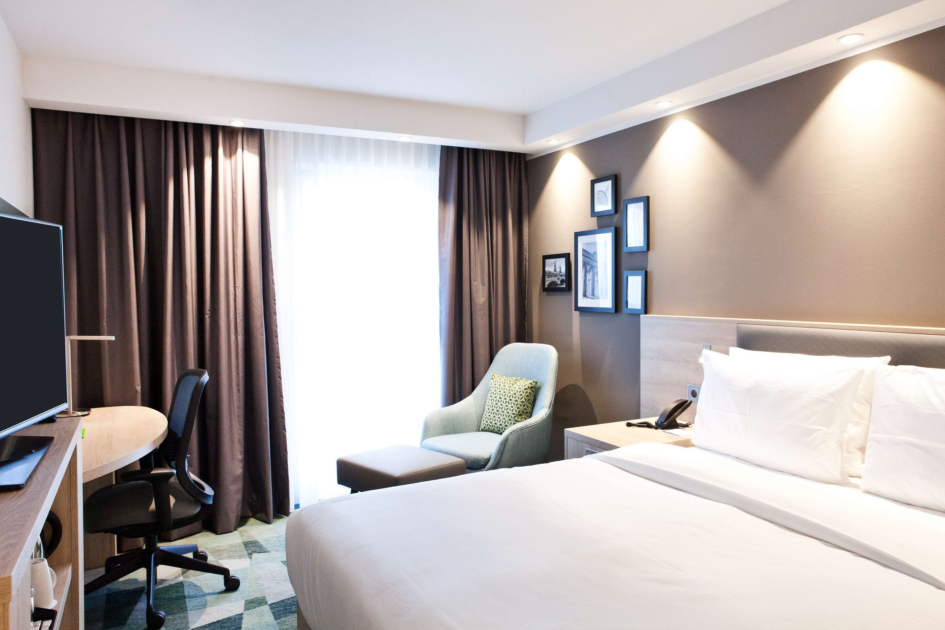 room, 1 queen bed | in-room safe, blackout curtains, soundproofing, free cots/infant beds