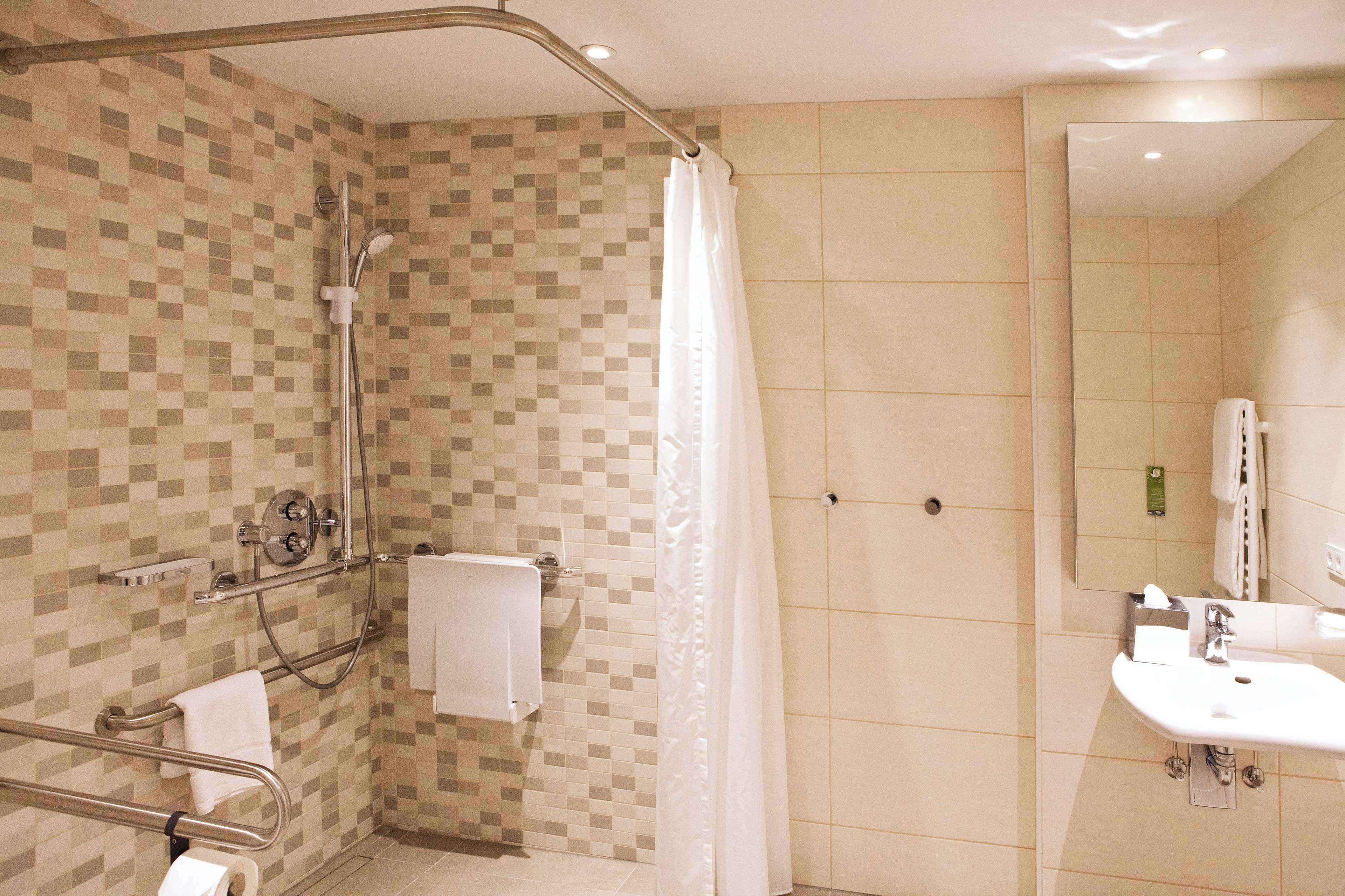 shower, free toiletries, towels