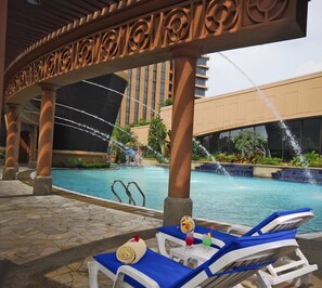 2 outdoor pools