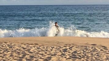 Beach nearby, white sand, 2 beach bars