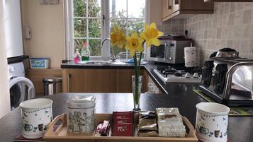 Fridge, microwave, oven, coffee/tea maker